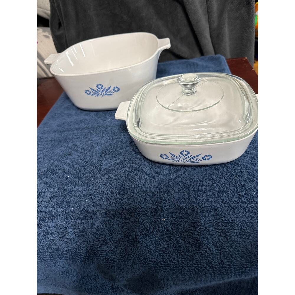 Corning ware 3 piece lot size 2.5‎ and 1qt with lid.